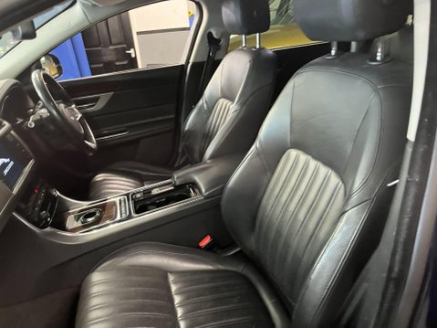 Jaguar XF 2.0d Portfolio Sportbrake Auto Euro 6 (s/s) 5dr 22