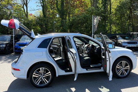 Audi Q5 TDI QUATTRO S LINE - PANORAMIC SUNROOF -TECH PACK -VIRTUAL COCKPIT 20