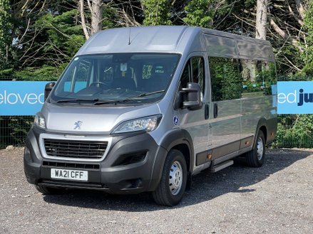 Peugeot Boxer 2.2 Boxer 440 L4H2 17-Seat Non-D1 Lightweight minibus with Hydraulic Passen