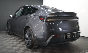 Tesla Model Y PREMIUM LONG RANGE AWD GROK AI Rear Screen Heated & Vented Seats 1 Owner VQ 3