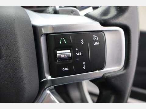 Land Rover Discovery 3.0 Discovery R-Dynamic SE D MHEV Auto 4WD 5dr 51