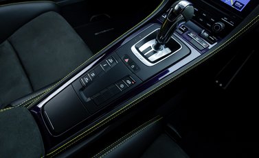 Porsche Cayman GT4 (718) 22