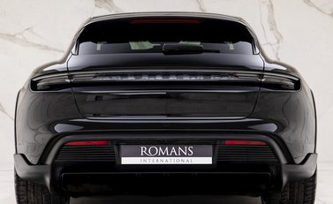 Porsche Taycan 4S Cross Turismo 5