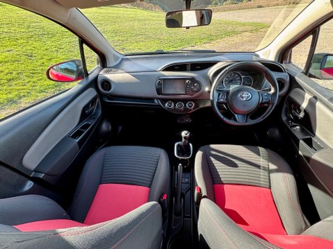 Toyota Yaris VVT-I SPORT 17