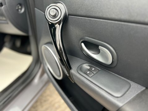 Renault Clio DYNAMIQUE TOMTOM 16V 47