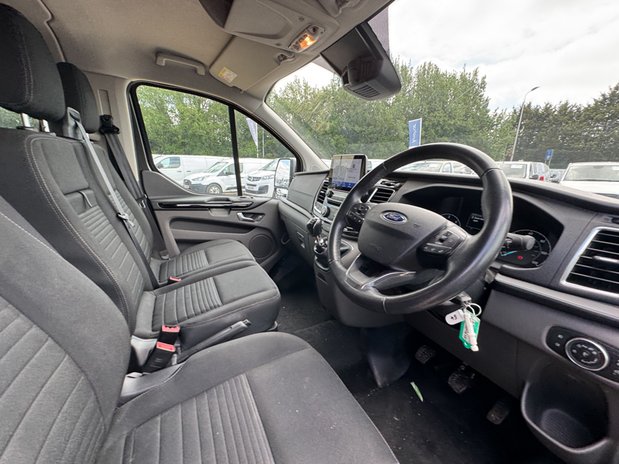 Ford Transit Custom Crew Cab [SOLD MT] SWB L1H1 Limited 320 Air Con Alloys Camera Nav Sensors E 19