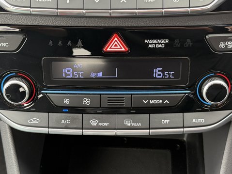 Hyundai IONIQ PREMIUM MHEV 26