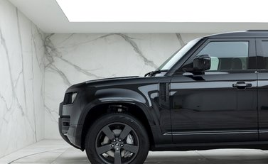 Land Rover Defender 110 X-Dynamic S D300 MHEV 24