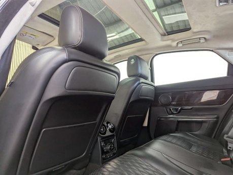 Jaguar XJ 3.0 XJ Portfolio V6 D Auto 4dr 39