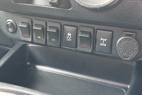 Toyota Hilux Active 4WD D-4D DCB Utility Service Body - Uprated to 3.5t 30