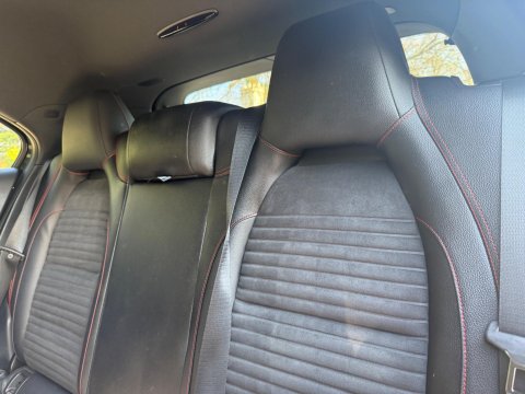 Mercedes-Benz A Class 2.1 A200d AMG Line (Premium) 7G-DCT Euro 6 (s/s) 5dr 17