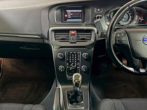 Volvo V40 ES D3 2.0 150 17