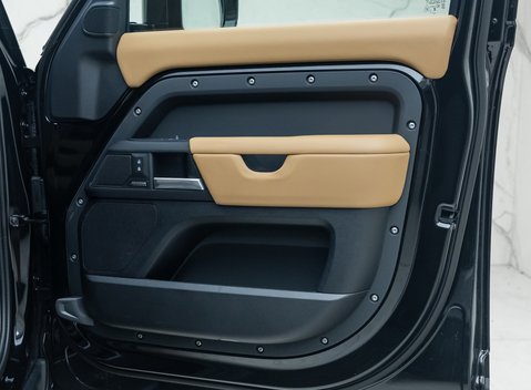 Land Rover Defender 110 D250 X-DYNAMIC HSE 28