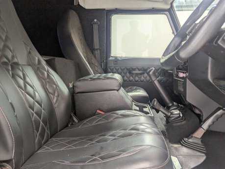 Land Rover Defender 2.2 Defender 90 Hard Top TD 4WD 5dr 31