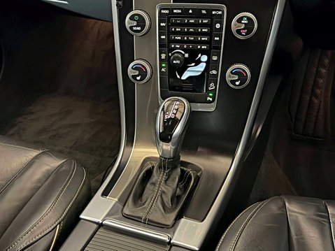 Volvo XC60 D5 R-DESIGN LUX NAV AWD 16