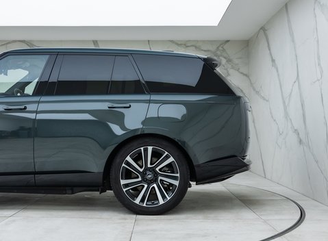 Land Rover Range Rover P440e HSE 27