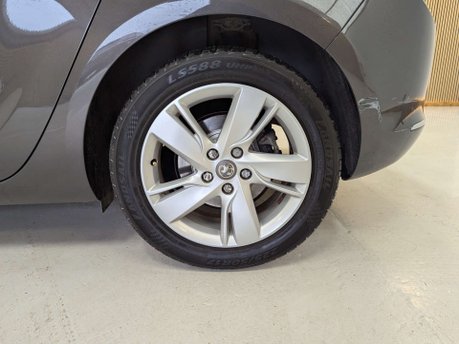 Vauxhall Astra 2.0 Astra SRi CDTi Auto 5dr 26