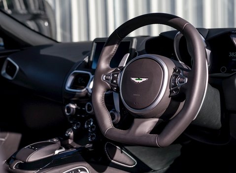 Aston Martin V8 Vantage 11