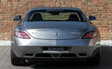 Mercedes-Benz SLS AMG 5