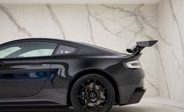 Aston Martin Vantage GT8 32
