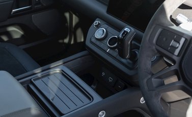 Land Rover Defender 110 V8 22