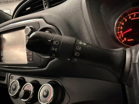 Toyota Yaris 1.33 Dual VVT-i Design Euro 6 5dr 19