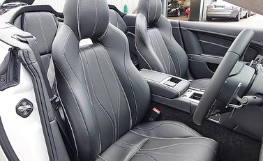 Aston Martin DB9 Volante 16