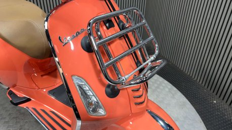 Piaggio Vespa Primavera 2018 ONLY 13K LONG MOT GREAT COLOUR SCHEME 125CC SCOOTER 40