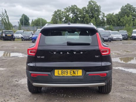 Volvo XC40 2.0 T4 Momentum SUV 5dr Petrol Auto AWD Euro 6 (s/s) (190 ps) 9