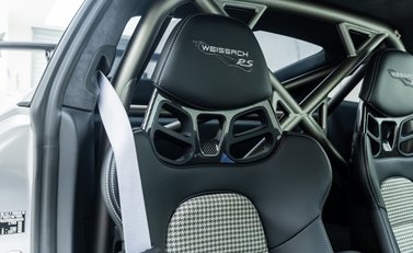 Porsche 911 GT3 RS Weissach (991.2) 13