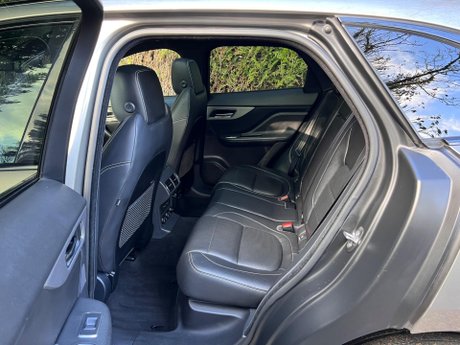 Jaguar F-Pace 3.0 D300 V6 S Auto AWD Euro 6 (s/s) 5dr 31