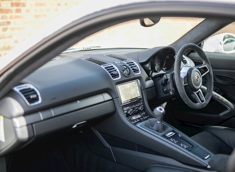 Porsche Cayman GT4 14