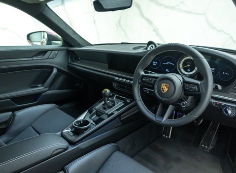 Porsche 911 GT3 TOURING (992) 13