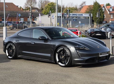 Porsche Taycan TURBO S 2