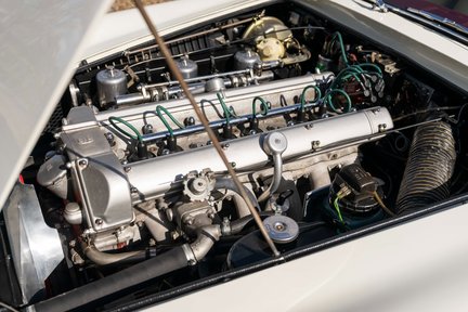 Aston Martin DB4 Series III 40