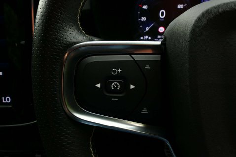 Volvo XC40 2.0 XC40 R-Design Pro B4 MHEV AWD Auto 4WD 5dr 35