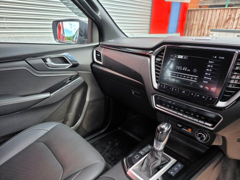 Isuzu D-Max V-CROSS DCB AUTO 13