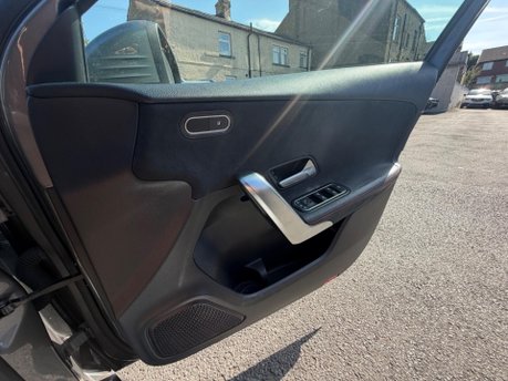 Mercedes-Benz A Class A 180 D AMG LINE EXECUTIVE 14