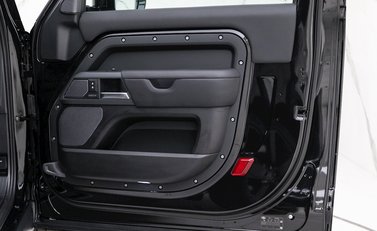 Land Rover Defender 90 X D300 18