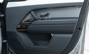 Land Rover Range Rover Sport D300 Dynamic SE 19