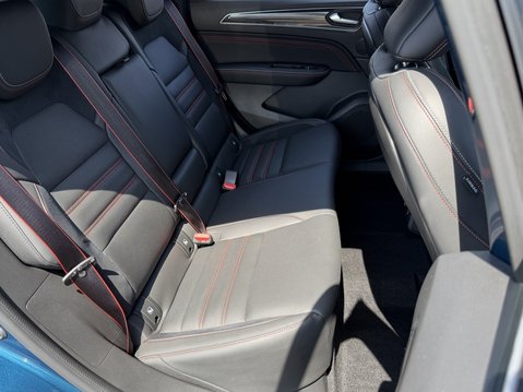 Renault Arkana 1.6 E-TECH Hybrid 145 R.S. Line 5dr Auto 36