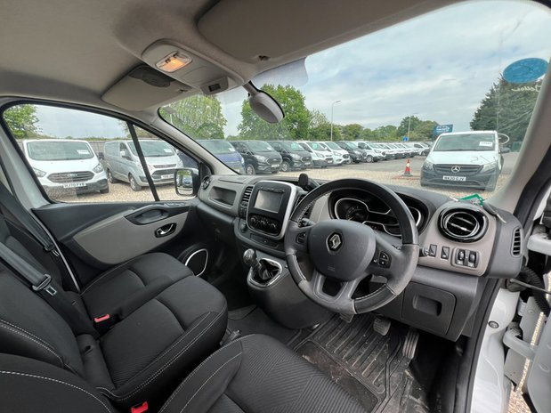 Renault Trafic SWB L1H1 (SOLD) Sportive SL27 Air Con Alloys Nav Sensors EURO 6 NO VAT 26