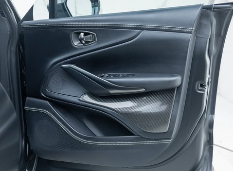 Aston Martin DBX 707 26