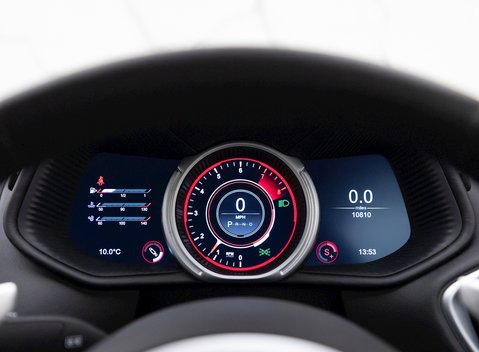 Aston Martin DB11 V8 15
