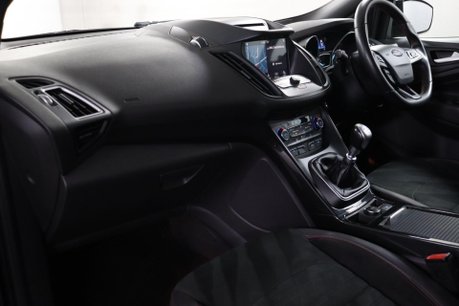 Ford Kuga ST-LINE 34