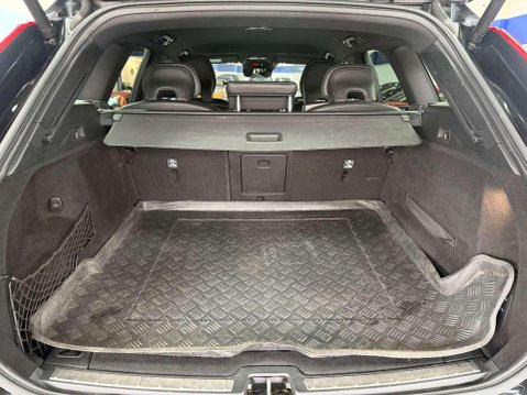 Volvo XC60 2.0 D4 R-Design Pro SUV 5dr Diesel Auto AWD Euro 6 (s/s) (190 ps) 37