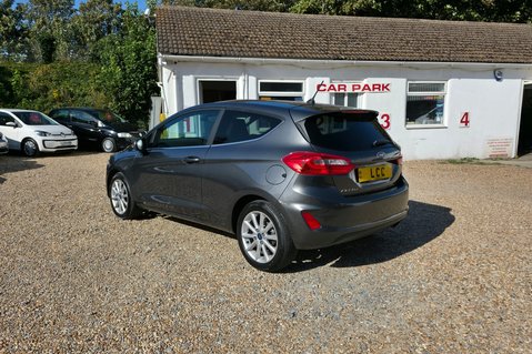 Ford Fiesta TITANIUM.. 1 PREVIOUS KEEPER.. 4 SERVICES.. STUNNING EXAMPLE 7