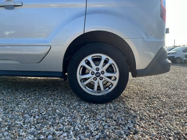 Ford Transit Connect AUTO SWB L1H1 Limited 200 Air Con Alloys Sensors EURO 6 NO VAT 23