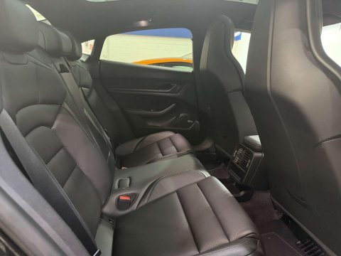 Porsche Taycan Performance Plus 93.4kWh Saloon 4dr Electric Auto RWD (476 ps) 29