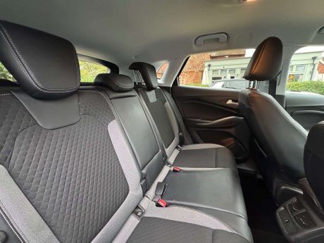 Vauxhall Grandland X 1.2 Grandland X Sport Nav T S/S Auto 5dr 36